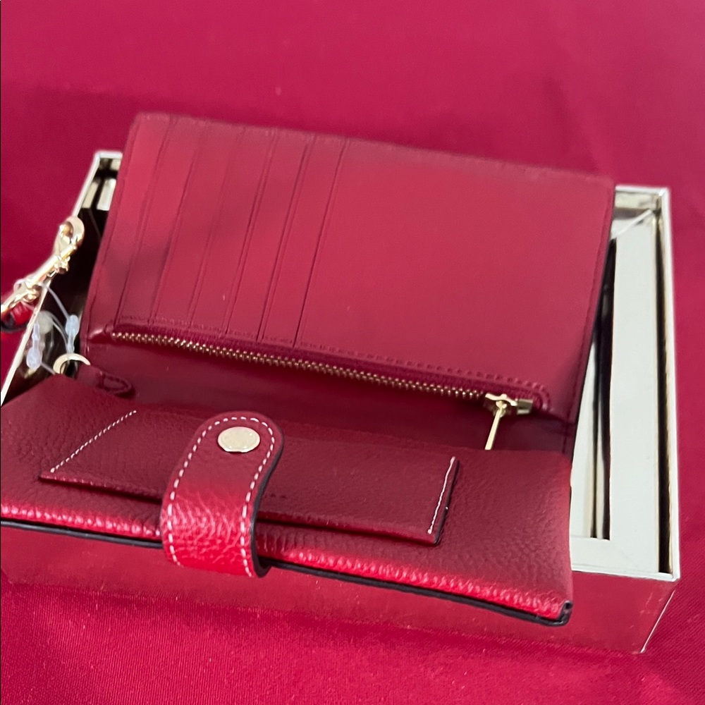 Coach pebbled Red Wristlet leather phone clutch with Box - Picture 9 of 9